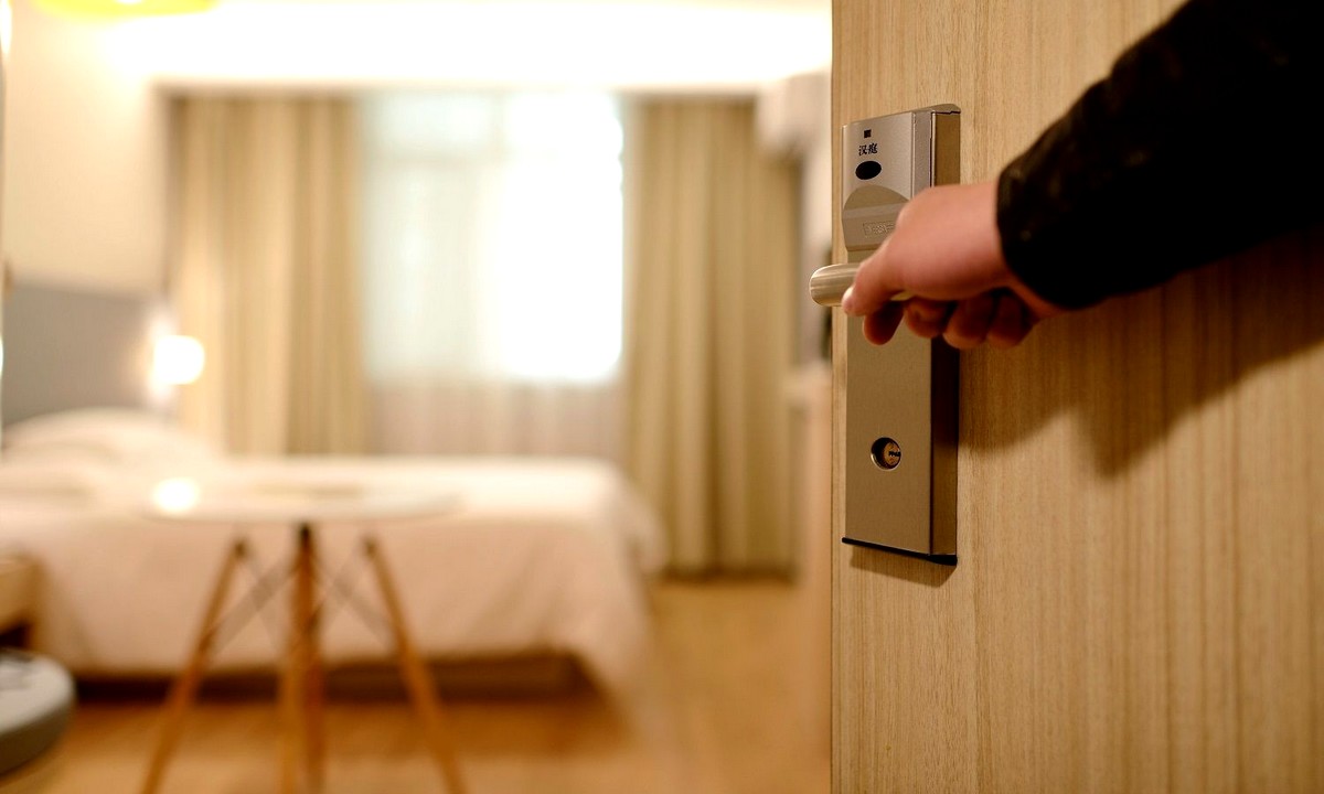 Κορονοϊός: Τι αλλάζει πλέον στα ξενοδοχεία (vid)