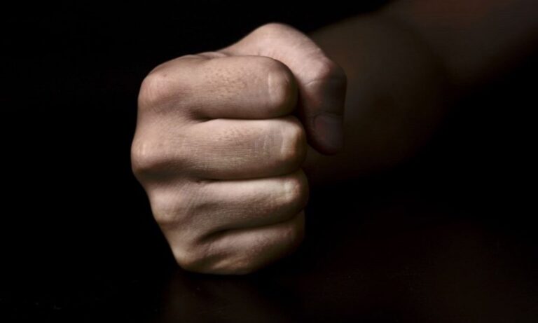 Φρίκη στην Κρήτη: Ξυλοκοπούσε τη γυναίκα του ακόμη και όταν ήταν έγκυος (vid)