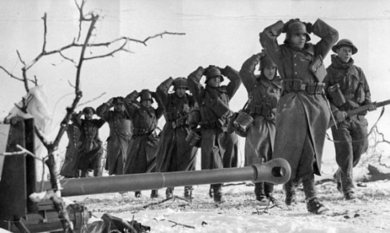 Σαν σήμερα: Το 1945 η Ναζιστική Γερμανία παραδίδεται