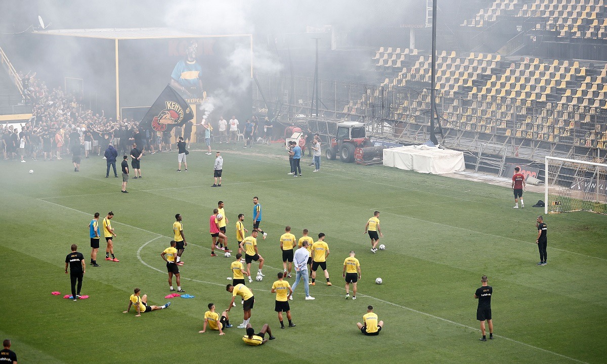 Τα πλάνα του Ένινγκ: Βάρος στην άμυνα δίνει ο Γερμανός τεχνικός (vids)