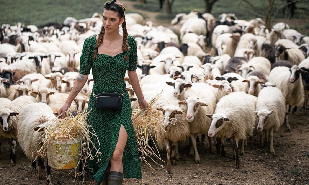GNTM: Η αγρότισσα Μαρία ντύθηκε νυφούλα! (pics)