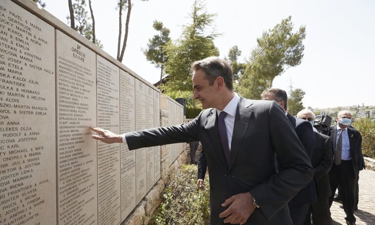 Στο Μνημείο Ολοκαυτώματος ο Κυριάκος Μητσοτάκης –  Η συγκινητική ιστορία (vid)