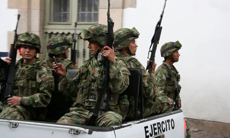 Αδιανόητο: Οκτώ στρατιώτες κατηγορούνται για τον βιασμό 13χρονης