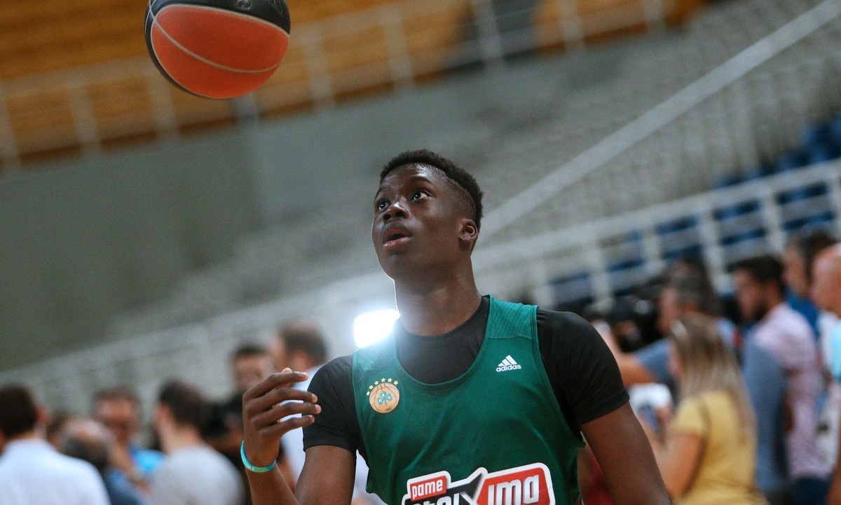 Άλεξ Αντετοκούνμπο: Υπέγραψε στην Μούρθια