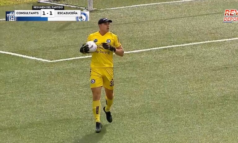 Τερματοφύλακας σκόραρε φάουλ και μετά έπιασε πέναλτι (vid)