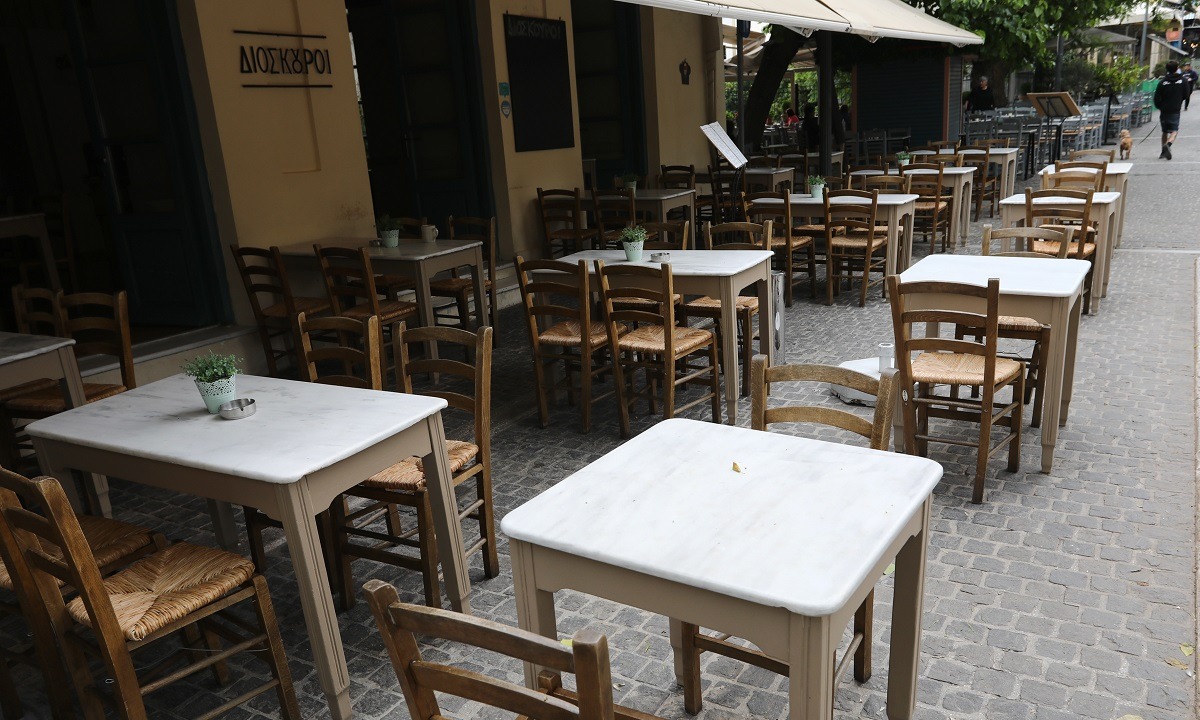 Άρση μέτρων: Ανοίγουν οι εσωτερικοί χώροι σε εστιατόρια και καφέ