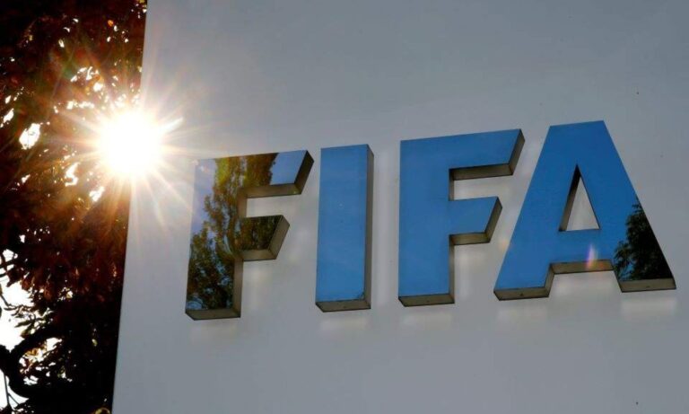 FIFA: «Πράσινο» φως για μεταγραφές μέσα στη σεζόν