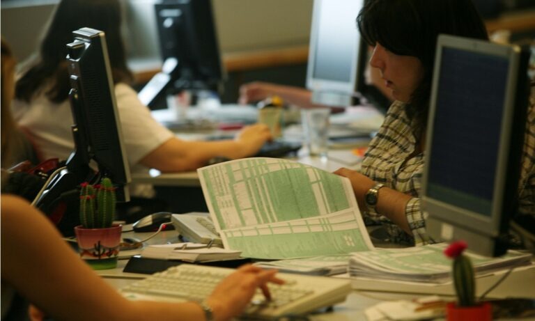 Φορολογικές δηλώσεις 2020: Σκέφτεται την παράταση η κυβέρνηση – Τι γίνεται με τον φόρο εισοδήματος