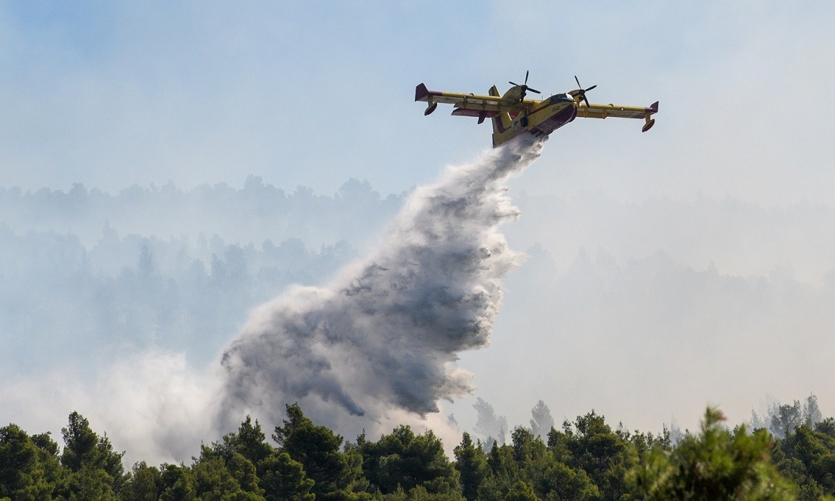 Φωτιά στην Αίγινα: Μεγάλη επιχείρηση της Πυροσβεστικής