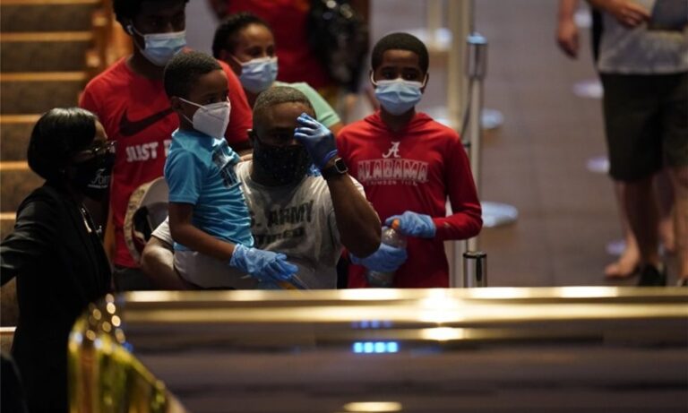 Τζορτζ Φλόιντ: Σε λαϊκό προσκύνημα η σορός του – Χαμός στο Χιούστον (pics, vid)