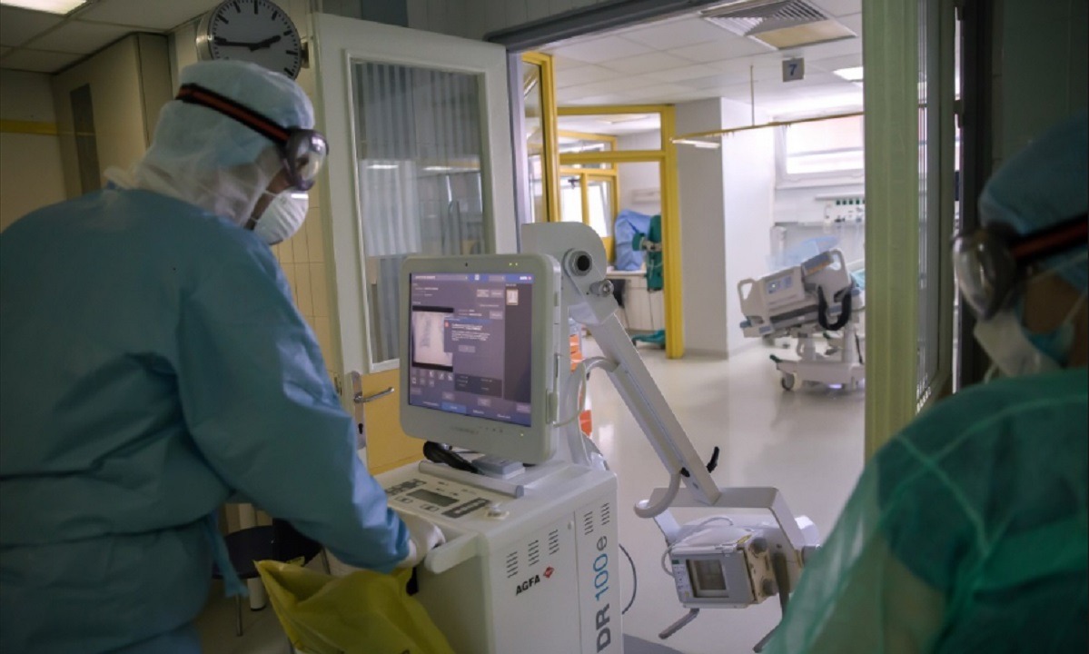 Κορονοϊός – Ελλάδα: Διασωληνωμένοι σε ΜΕΘ μητέρα και γιος στη Θεσσαλονίκη