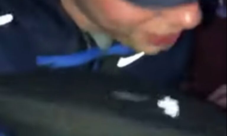 Video-σοκ: Οπαδός της Λίβερπουλ σνιφάρει κοκαΐνη από καπέλο αστυνομικού!