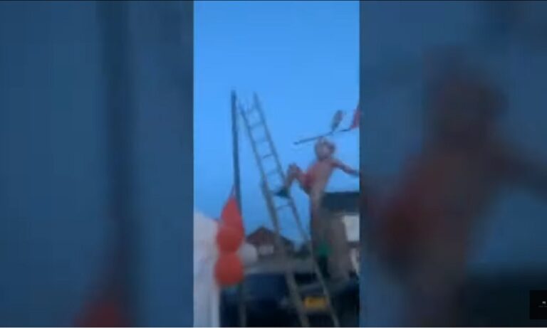 Λίβερπουλ: Οπαδός με μαγιό… Μπόρατ, πέφτει από σκάλα στο πάρτι τίτλου! (vid)