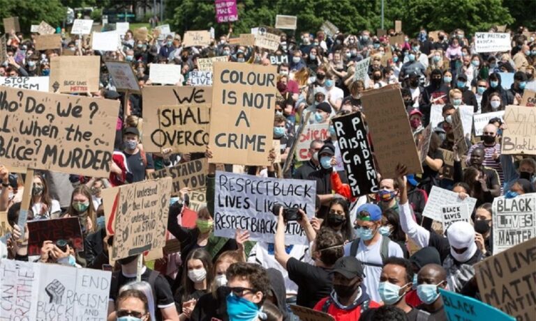 Τζορτζ Φλόιντ: Χιλιάδες πολίτες σε αντιρατσιστική διαδήλωση στο Λονδίνο