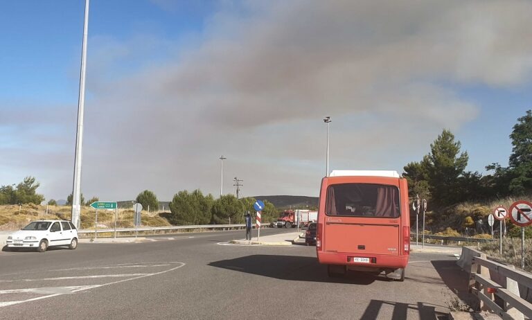 Υπό έλεγχο η πυρκαγιά στο Μαρτίνο, άνοιξε η Εθνική οδός (vids)