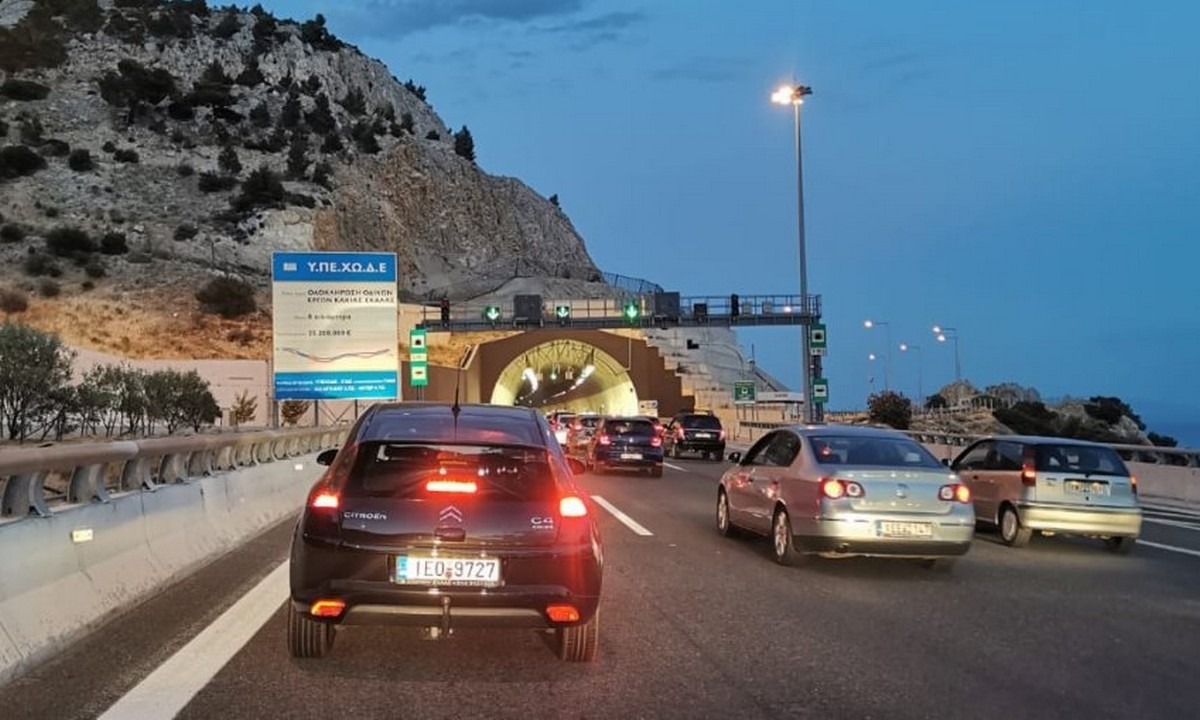 Εθνική Οδός Αθηνών-Λαμίας: «Τρελή» κίνηση, μεγάλη ταλαιπωρία για τους οδηγούς