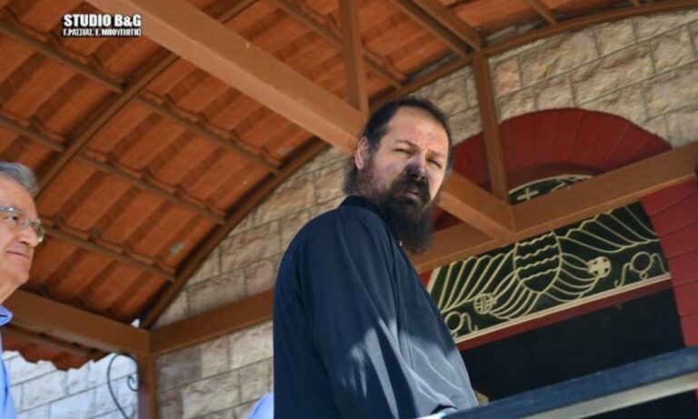 Ναύπλιο: Ιερέας άφησε τη Θεία Λειτουργία για να σβήσει τη φωτιά (pics-vid)