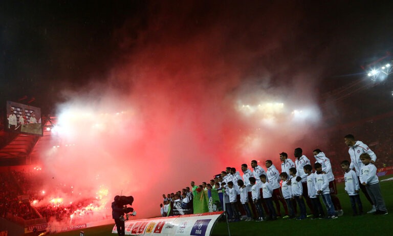 Super League: Δ.Σ. για κόσμο στα γήπεδα, πέρασε το αίτημα του Ολυμπιακού