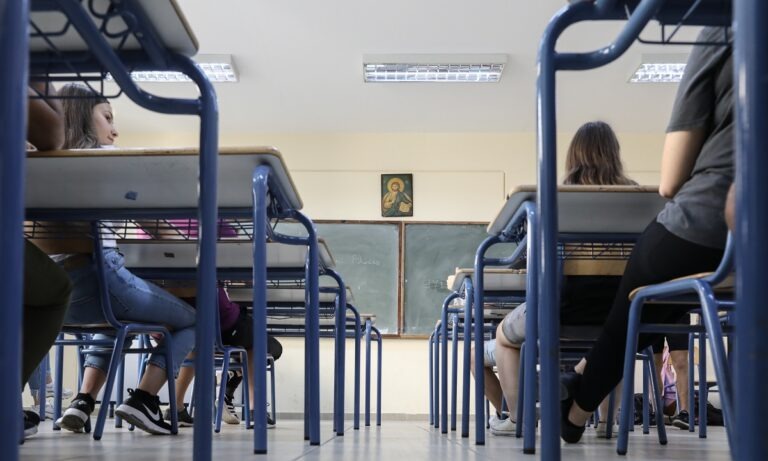 Πανελλαδικές: Σχεδόν οι μισοί μαθητές έπεσαν κάτω από τη βάση – Αναμένεται «γκρέμισμα» των βάσεων
