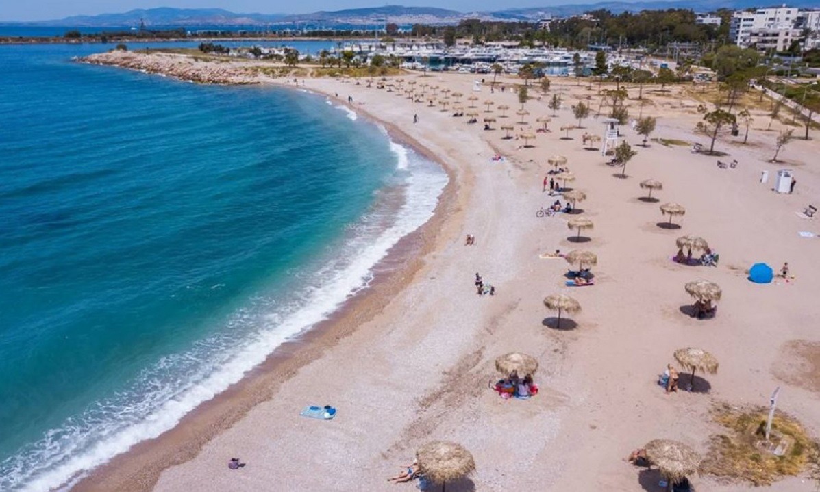 Νέα μέτρα για τις παραλίες: Τι ισχύει με αποστάσεις, ροφήματα, φαγητό και μουσική – Τα πρόστιμα