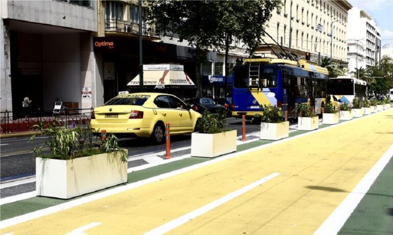 Μεγάλος περίπατος: Τοποθετήθηκαν οι ζαρντινιέρες στην Πανεπιστημίου