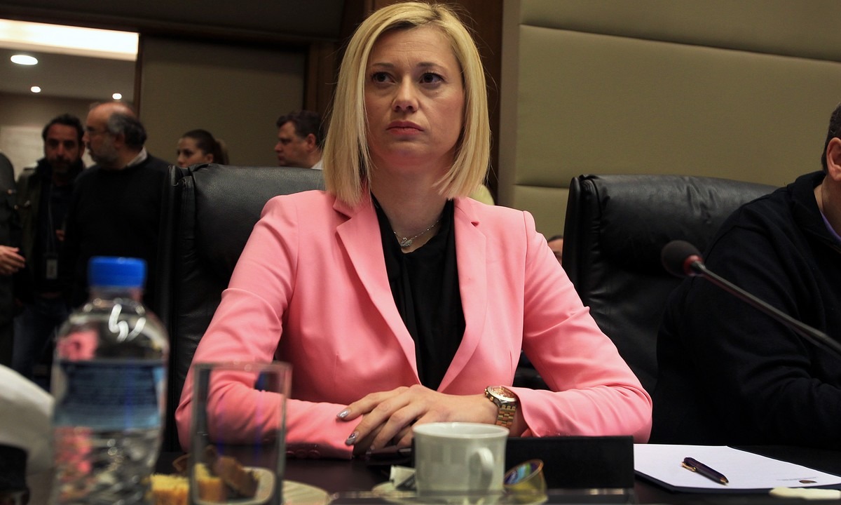 Ραχήλ Μακρή – Νέο παραλήρημα: «Ο Τζορτζ Φλόιντ έπαιζε σε ταινίες πορνό και πέθανε από κορονοϊό»