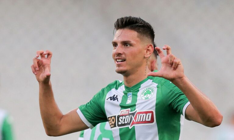 Χατζηγιοβάνης: Το καυτό φιλί στη σύντροφό του (pic)