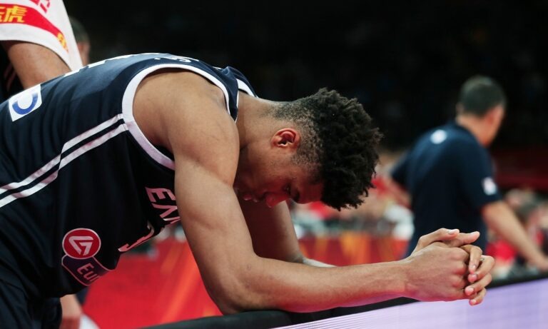 Βελόπουλος: Ρατσιστικό παραλήρημα για τον Αντετοκούνμπο (pic)