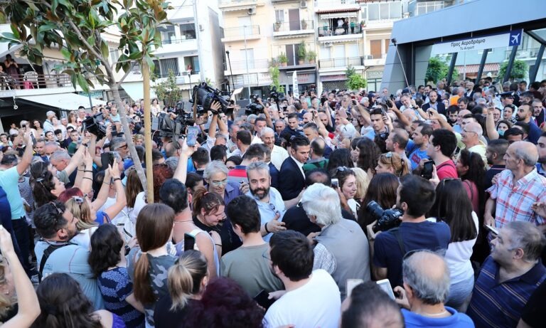 Συνωστισμός στο μετρό της Νίκαιας για τον Μητσοτάκη (vid)