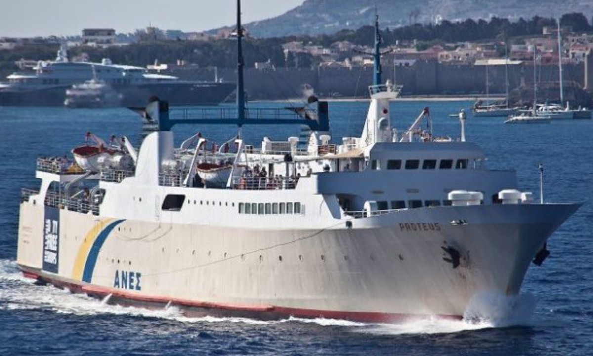 Βλάβη στο «Πρωτέας» με 214 επιβάτες έξω από τη Σκόπελο