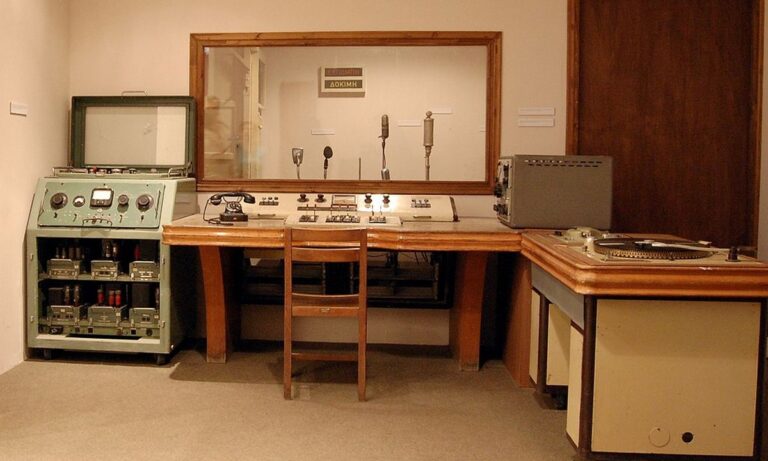 Εθνικόν Ίδρυμα Ραδιοφωνίας: Εγκαινιάστηκε 75 χρόνια πριν