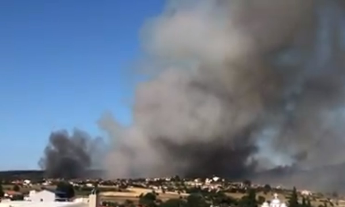 Ροδόπη: Μεγάλη φωτιά στις Σάπες – Εκκενώθηκε οικισμός! (vid)