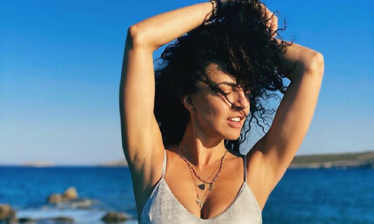 Το αβυσσαλέο μπούστο της Μαρίας Σολωμού είναι διαχρονική αξία