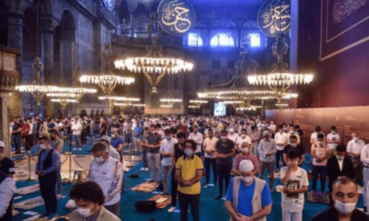 Αγία Σοφία: Η βεβήλωση συνεχίζεται οι Τούρκοι γιορτάζουν το μπαϊράμι