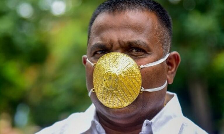Κορονοϊός: Πλήρωσε 4.000 δολάρια για… χρυσή μάσκα