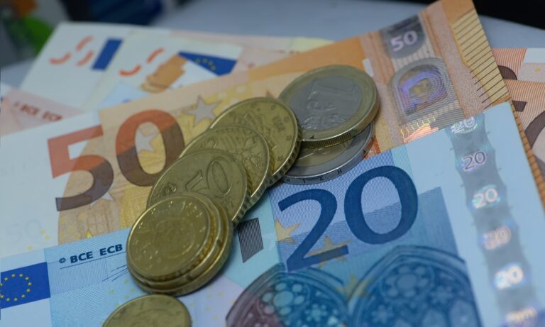 Αποζημίωση ειδικού σκοπού ύψους 800 ευρώ για ειδικές κατηγορίες: Πότε μπαίνουν τα λεφτά