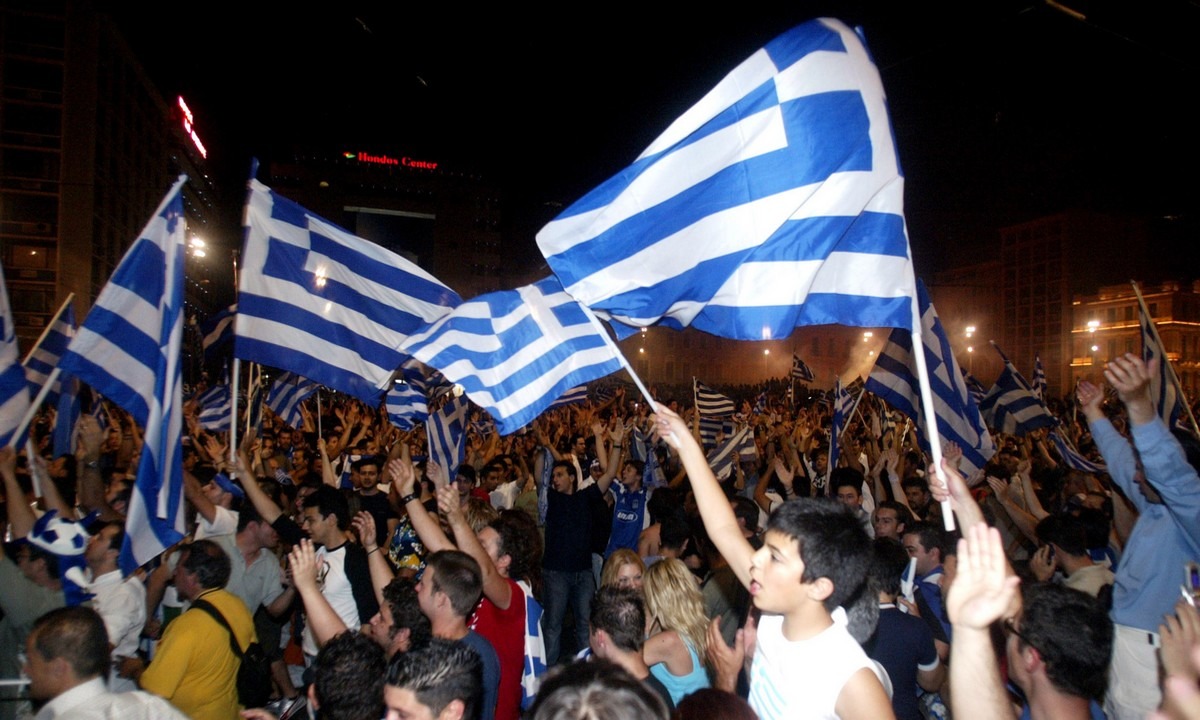 Euro 2004: Όλοι οι Έλληνες στον δρόμο – Όλη η «τρέλα» σε videos