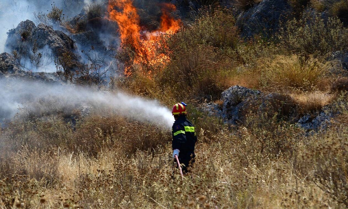 Κρήτη Μεγάλη φωτιά στη Λέσβο