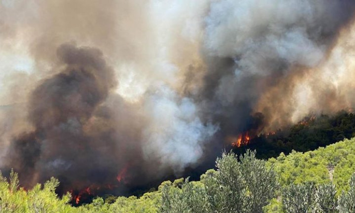 Φωτιά στις Κεχριές: Εκκενώνεται κι άλλο χωριό