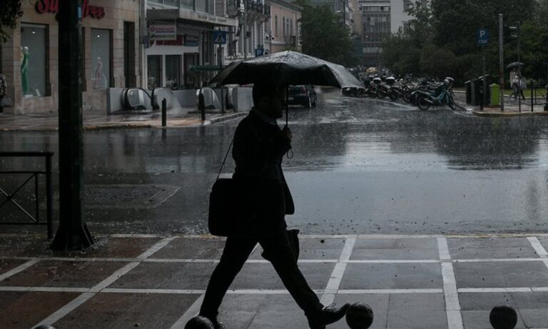 Καιρός: Ισχυρές καταιγίδες με χαλάζι – «Βουλιάζει» η Αττική
