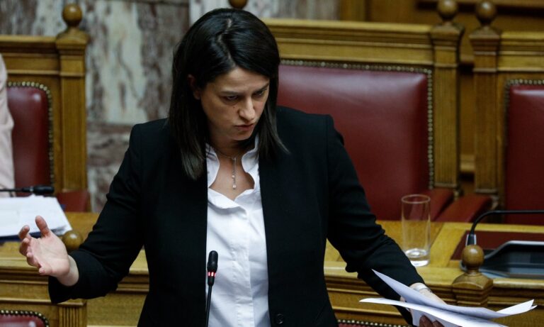 Κεραμέως: «Απομακρύνεται άμεσα ο καθηγητής για το ρατσιστικο σχόλιο κατά Αντετοκούνμπο»