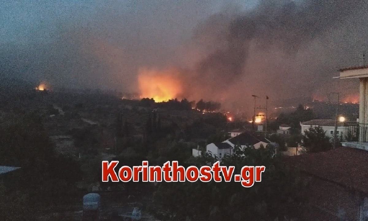 Κορινθία: Μαίνεται η φωτιά – Αναφορές για καμένα σπίτια