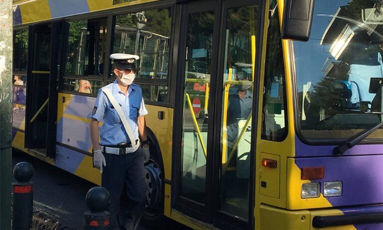 Πολίτης που δεν φόραγε μάσκα σε αστυνομικούς: «Θα δείτε τι θα πάθετε» (vid)