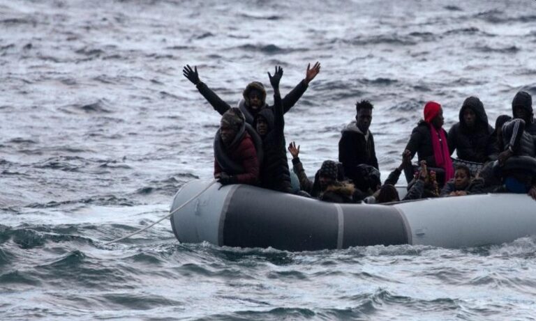 Λέσβος: Έφτασε βάρκα με 11 πρόσφυγες αφρικανικής καταγωγής