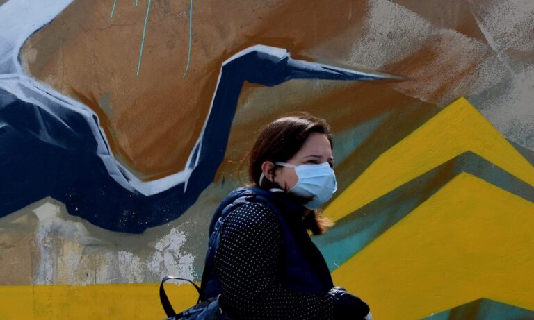 Χρήση μάσκας: Πώς την φοράμε σωστά – Αναλυτικές οδηγίες