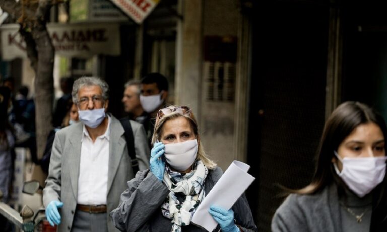Χρήση μάσκας: Εισήγηση από επιστήμονες να επανέλθει σε όλους τους κλειστούς χώρους!