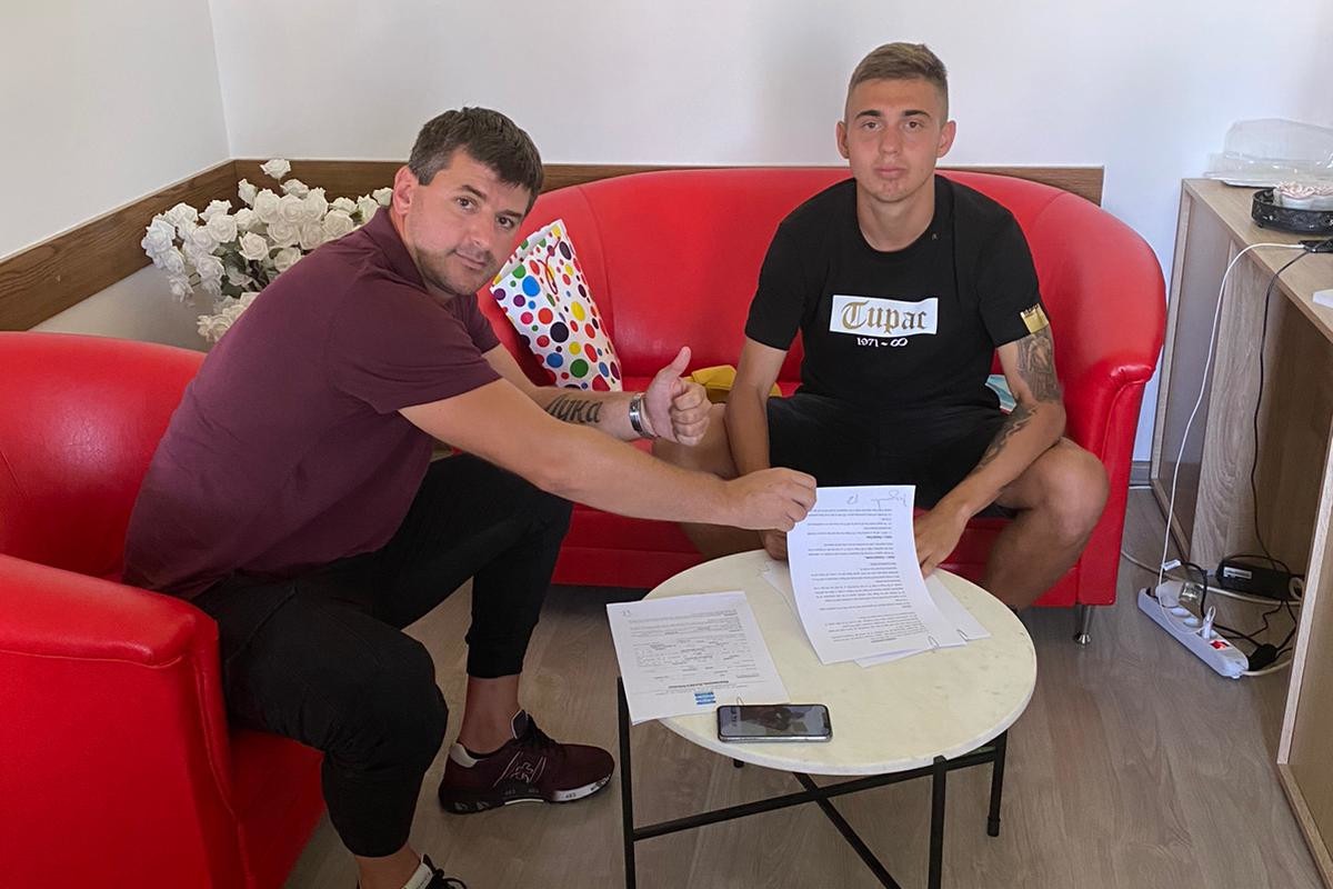 Καρακλάγιτς: Υπέγραψε 5ετές συμβόλαιο με την ΑΕΚ