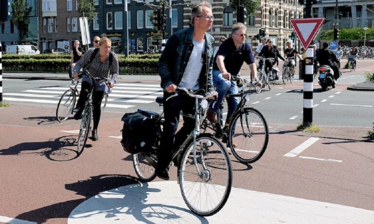 ΚΟΚ: Έρχονται αλλαγές – Υποχρεωτική χρήση κράνους για ποδηλάτες
