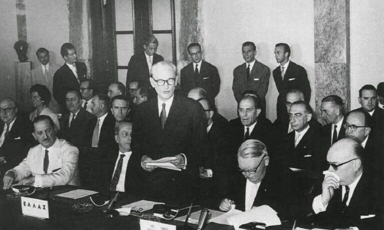 Η υπογραφή που έβαλε την Ελλάδα στην ΕΟΚ