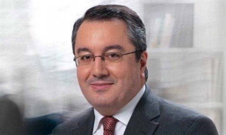 Μόσιαλος: «Φοράμε τη μάσκα… όπως τα εσώρουχα!» (pic)